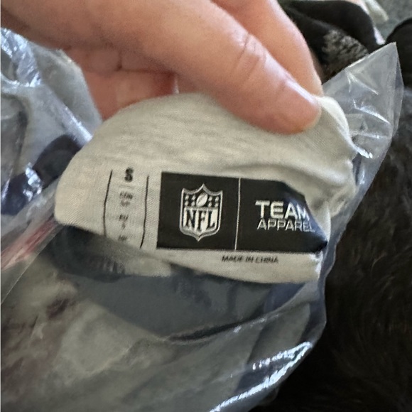 NFL FOCO shirt long sleeve New England Patriots Team Logo Raglan T-Shirt small - Picture 5 of 8